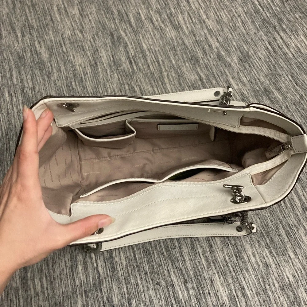 Michael Kors White Shoulder Bag with Silver Chain - Picture 4 of 8